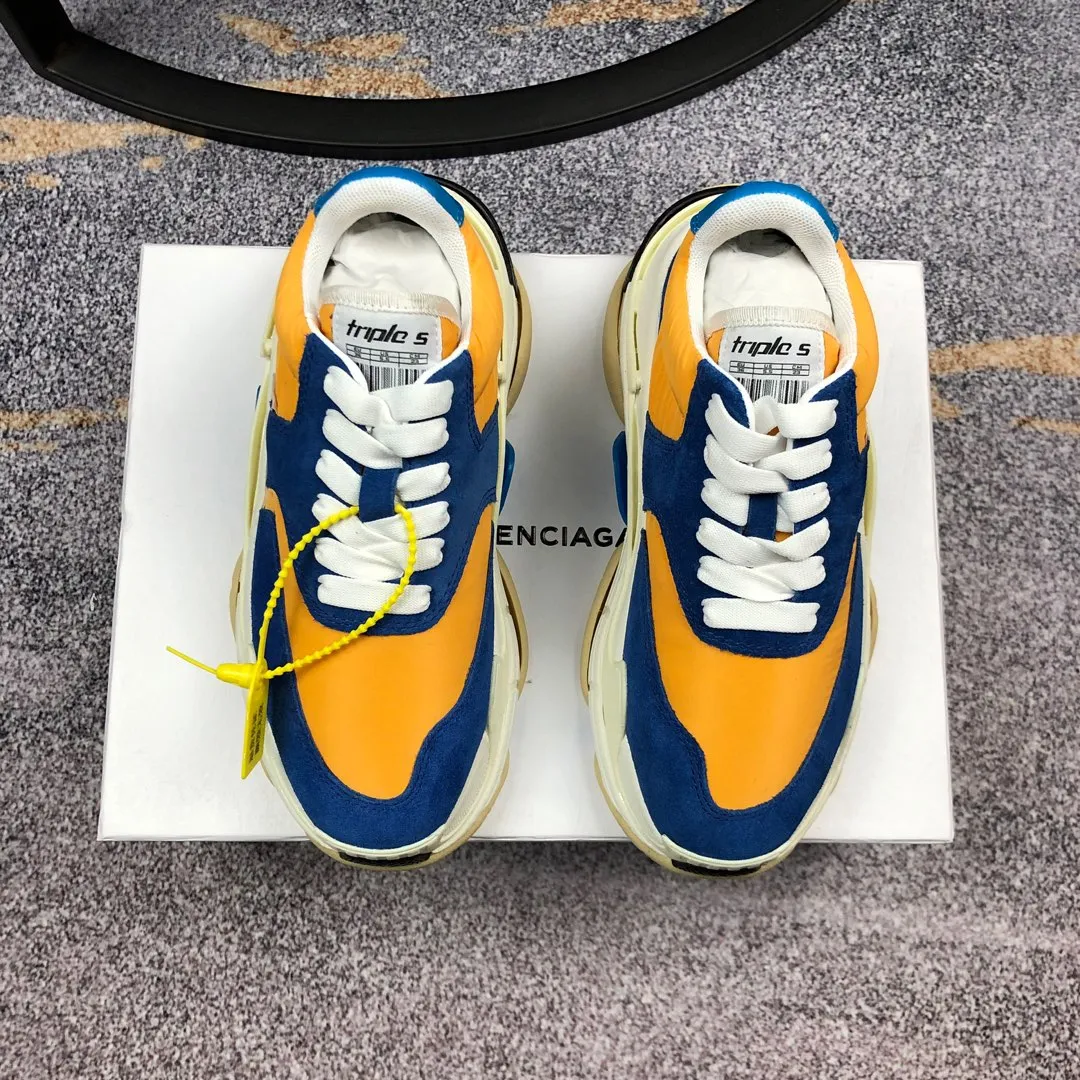 👟👟Ex-factory price 800👟👟 Balenciaga second generation 17 colors🖤 Balenciaga Triple-s Balenciaga-dad shoes. The world’s most popular retro jogging shoes 🔥. 🔺Retro distressed craftsmanship ~ original combination sole, heavy craftsmanship, not a low-end 2-layer combination sole! The upper is made of imported parachute cloth spliced ​​with nubuck matte, priced at 24 yuan per foot, which is different from the ordinary canvas on the market! The back is covered with cowhide high-frequency embossing! ⚠️When purchasing authentic products at the counter, I specifically asked the clerk about the materials. Size: 35-41 yards, men’s size 39-45, matching cloth bag, shoelaces, complete certificate of certification/men’s model will be notified later.